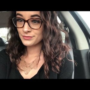 Meet your Posher, Ellise